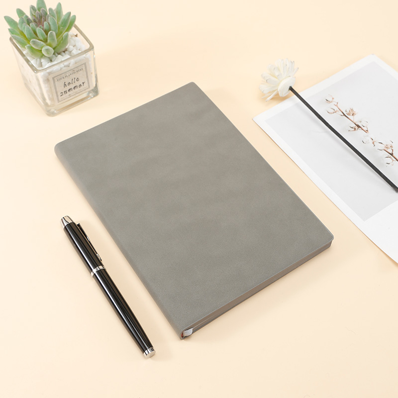 Cuaderno de bolsillo de color sólido simple A5